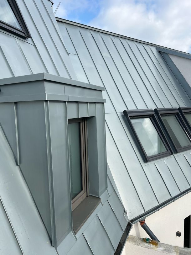Präzise Blecharbeiten für Detail und Fassade.