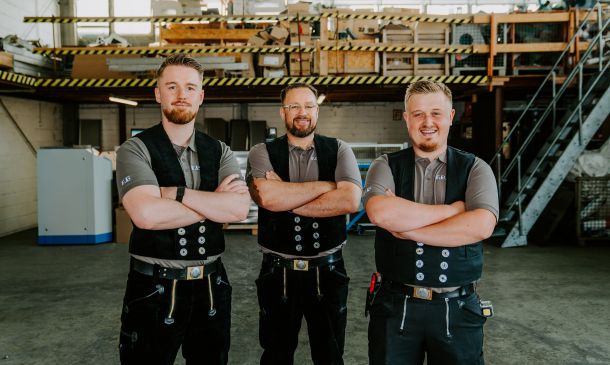 Drei FuB-Dachdecker in der Werkstatt